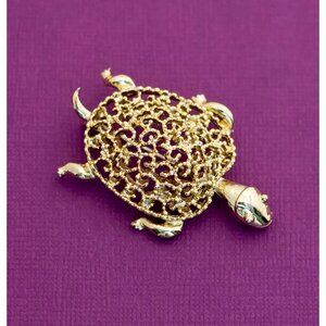Vintage Golden Turtle Brooch - Q26